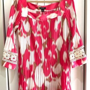 Alfani pink and white top.